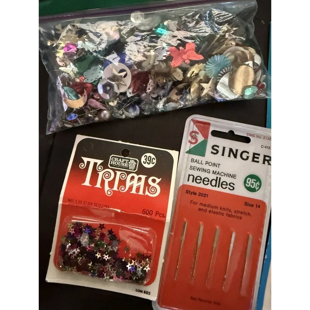 Vintage Mixed Sewing Lot Button Needles Singer Mini Cameos Sequins Crafts‎
